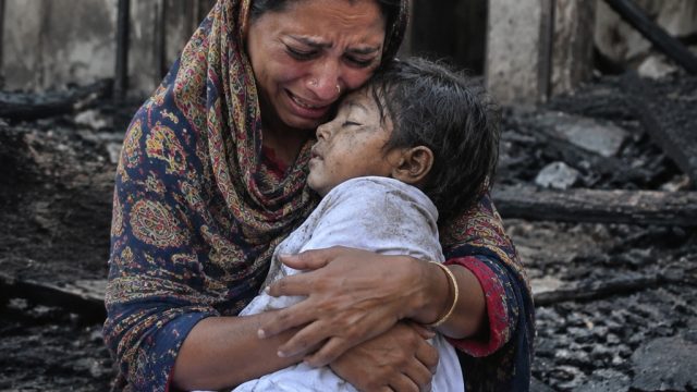 Tragic Loss: A Mother's Heartbreaking Farewell in Lucknow Fire | judi slot garuda999 pro, bapapoker