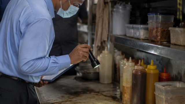 Hygiene Concerns Prompt Action Against Manikonda Cafe | kipas apa yang ditunggu para wanita, golden 