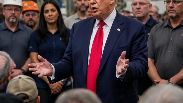Trump Promotes Economic Vision During Pennsylvania Factory Visit | www champion qq, forum syair sdy 