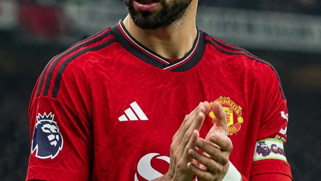 Bruno Fernandes Remains at Man Utd Amid Goalkeeper Speculations